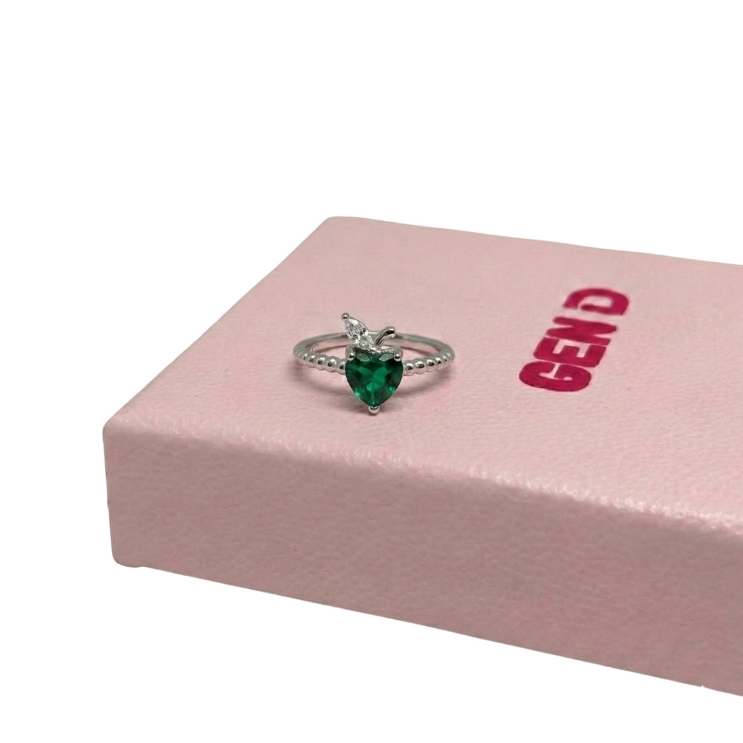 Slay Emerald Ring